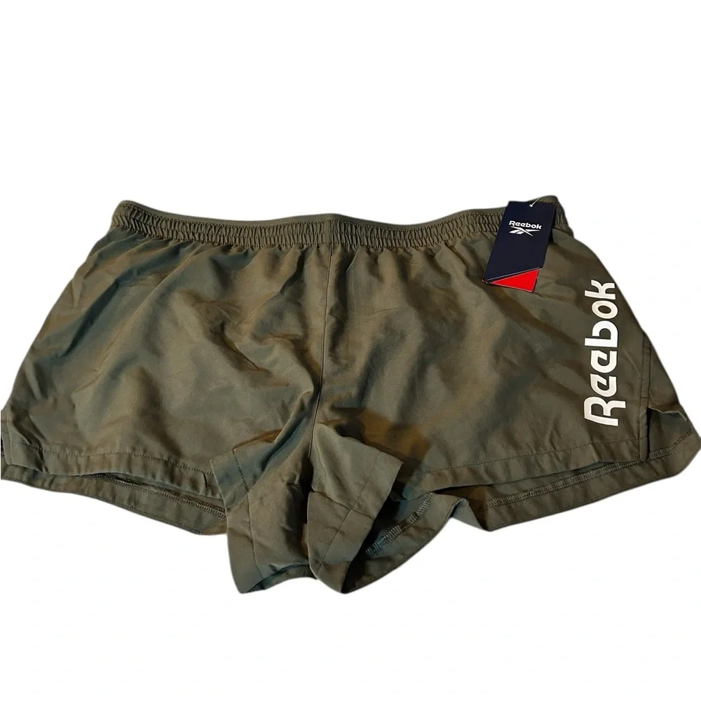 Reebok Winners Vector Shorts in Olive Green 🆕